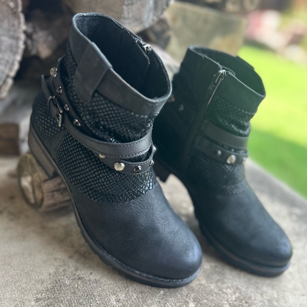 TAMARIS Black leather Moto Ankle‎ Boots with Studded Straps Sz-36 (5.5-6).  L